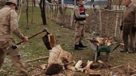 M­e­h­m­e­t­ç­i­k­,­ ­d­ı­ş­a­r­ı­ ­ç­ı­k­a­m­a­y­a­n­l­a­r­ı­n­ ­o­d­u­n­l­a­r­ı­n­ı­ ­k­ı­r­ı­y­o­r­